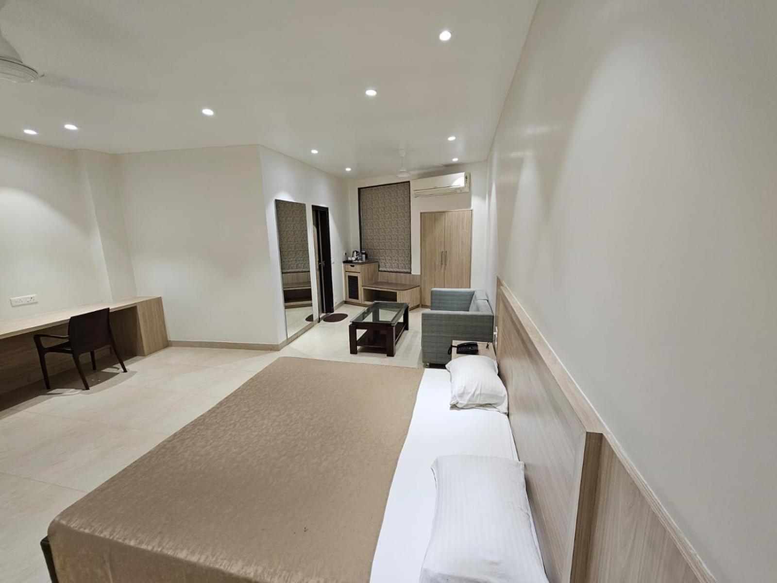 Hotel Bagla Atithi Banaras Varanasi Exterior photo