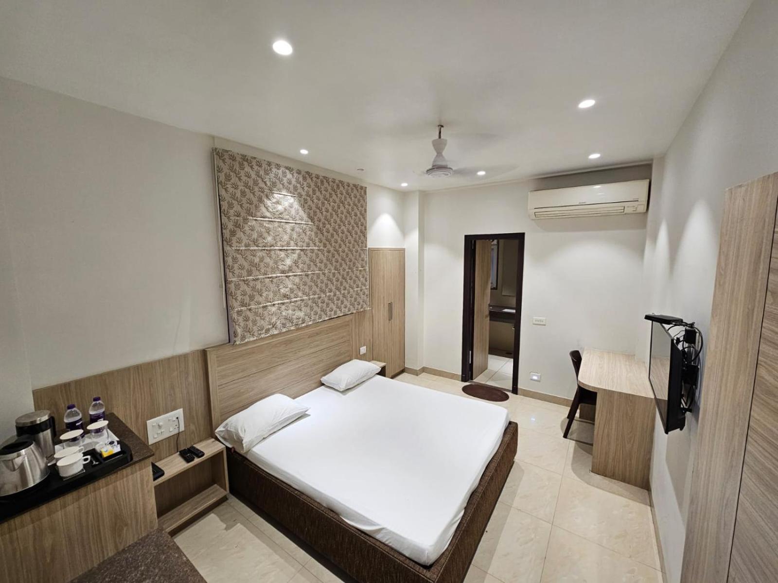 Hotel Bagla Atithi Banaras Varanasi Exterior photo